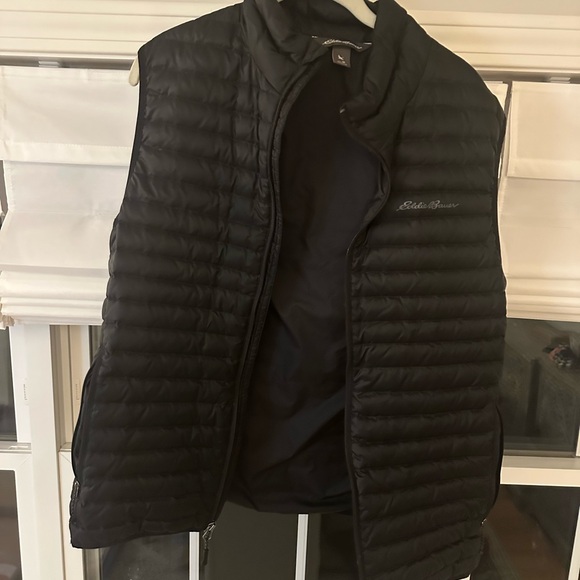 Eddie Bauer Men’s Puffer Vest - Picture 1 of 3